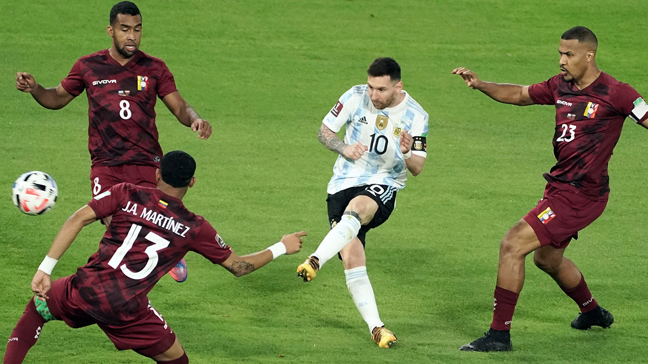 Messi là cầu thủ sáng nhất trong đội hình Argentina.